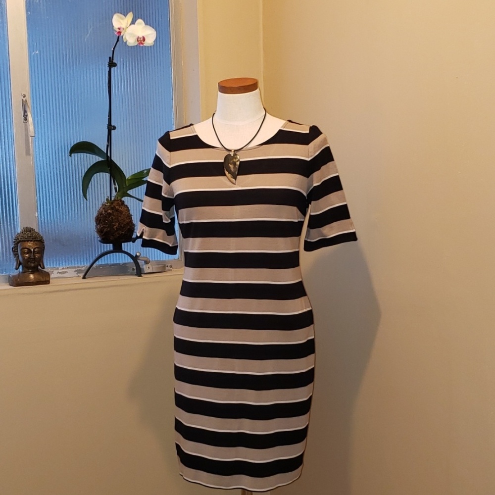 Banana  Republic  Blk- Kakhi-Wht knit dress.
